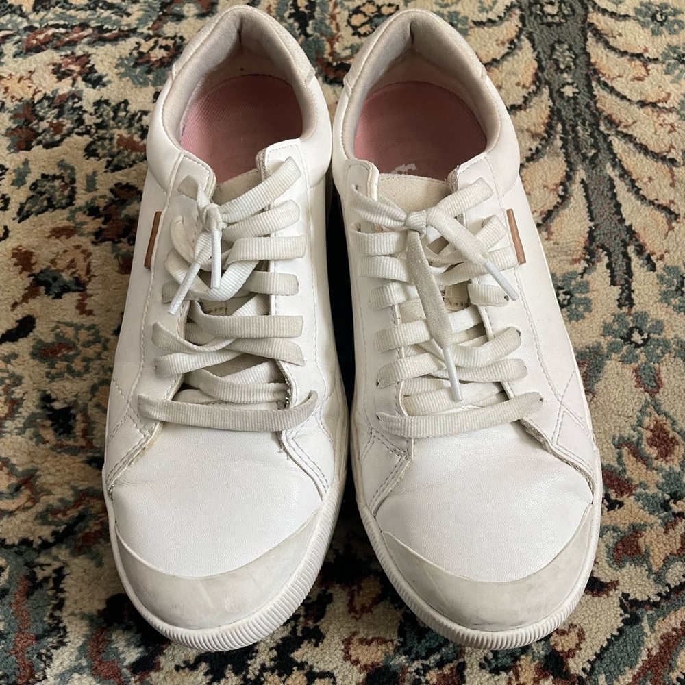 Dr. Scholl’s time off sneakers women’s white